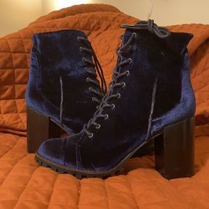 Navy Blue Velvet combat boots with chunky heel 💙